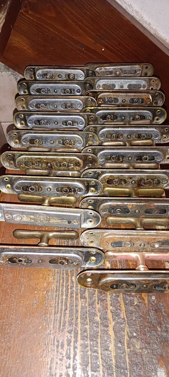 Mosazné kování na okna 19 ks (kliky, kličky) - 2