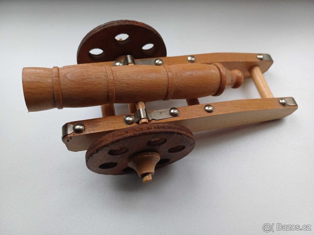 Dřevěné dělo - dekorace - 2