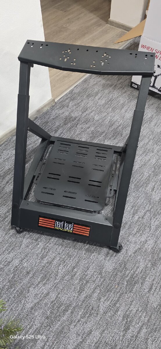 Next Level Racing Wheel Stand DD FANATEC - 2