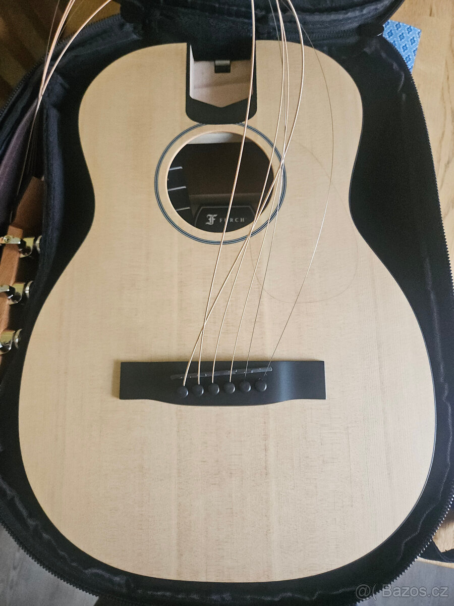 Nová celomasivní cestovní elektroakustická kytara FURCH - 2