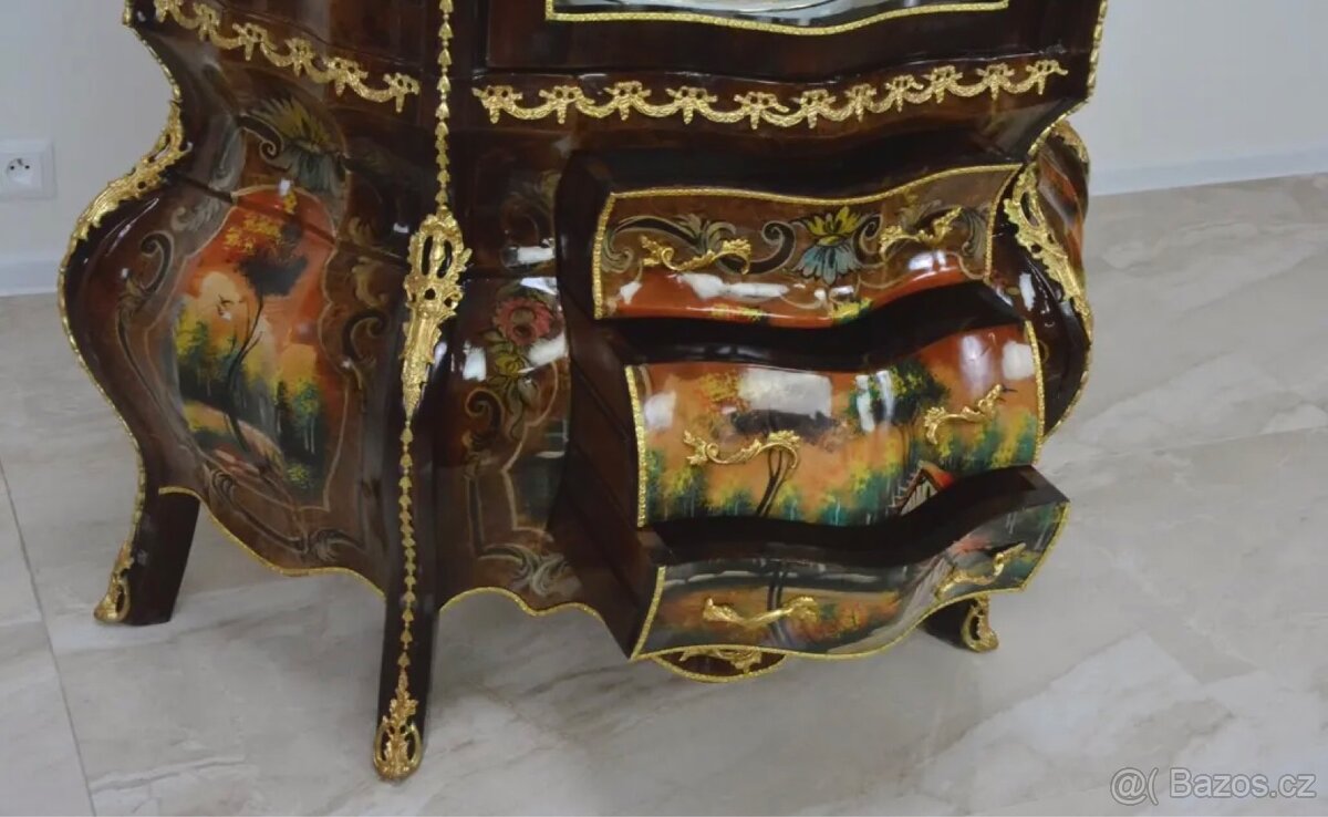 Reprezentativní zámecká vitrína - 2