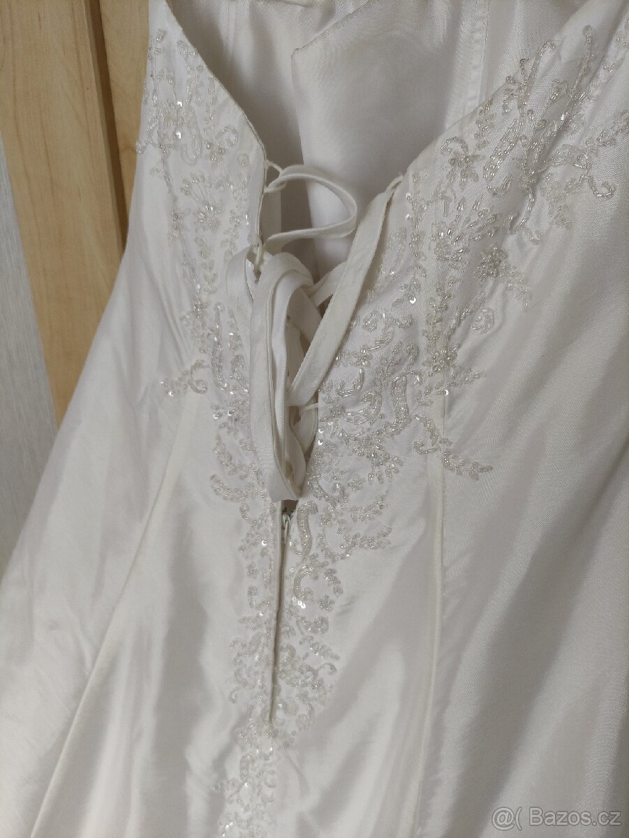 Svatební šaty pro vysokou postavu - 2