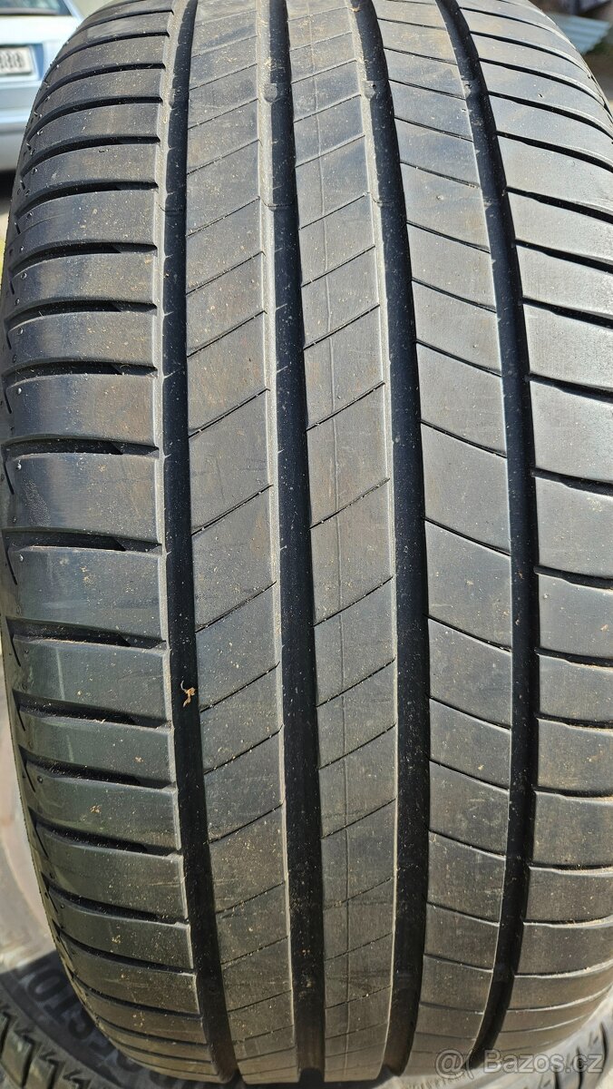 245/40R19 - 2