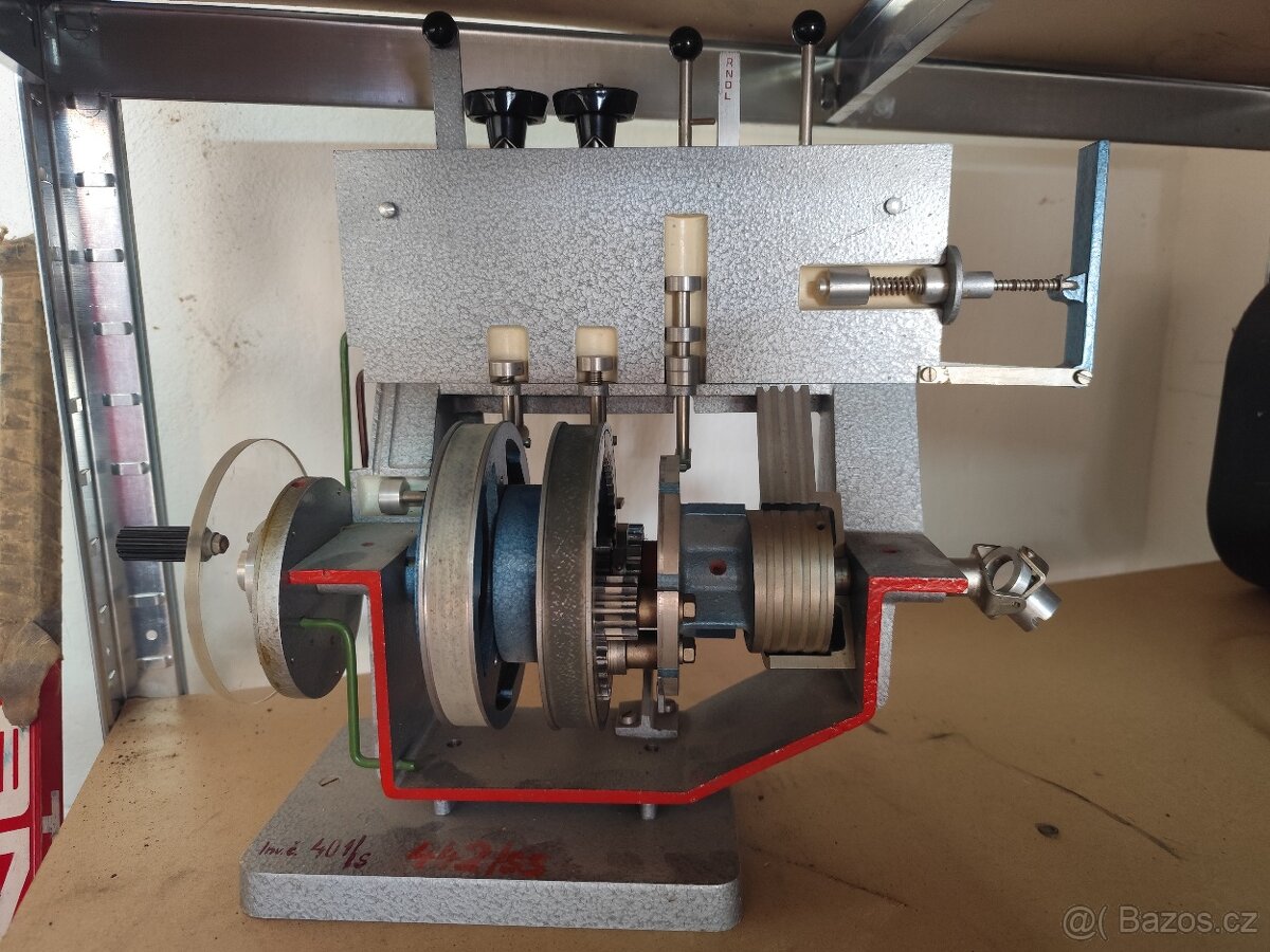 Model stirlingow motor, rez karburátora - 2