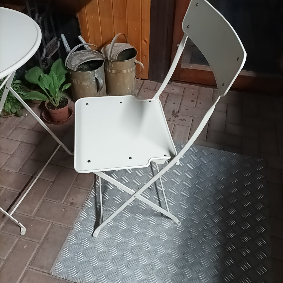 KEMPOVÝ STOLEČEK A KŘESLA - 2