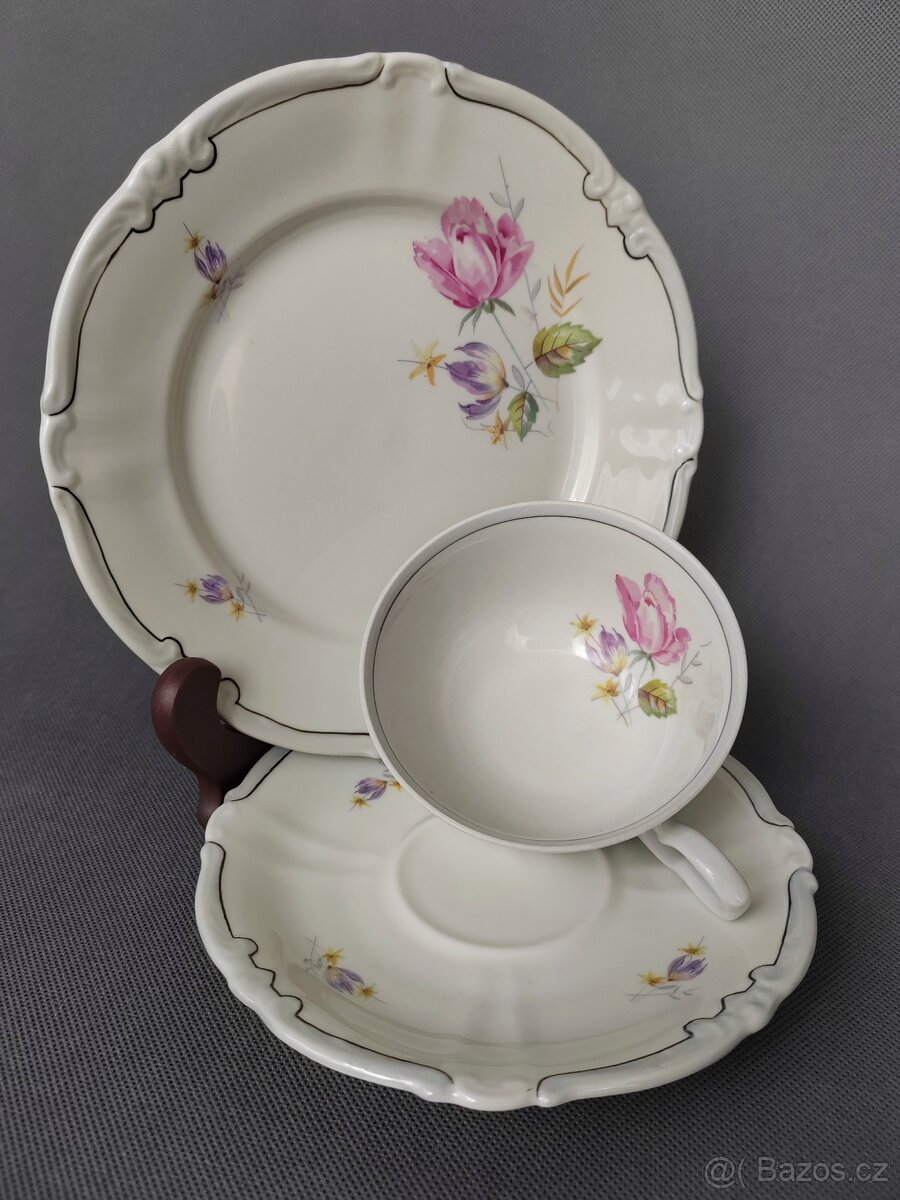 Klasická porcelánová čajová sada s jemným květinovým decorem - 2