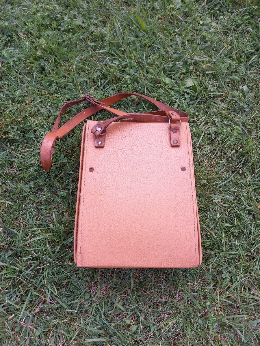 Starodávná lékárnička československého červeného kříže - 2