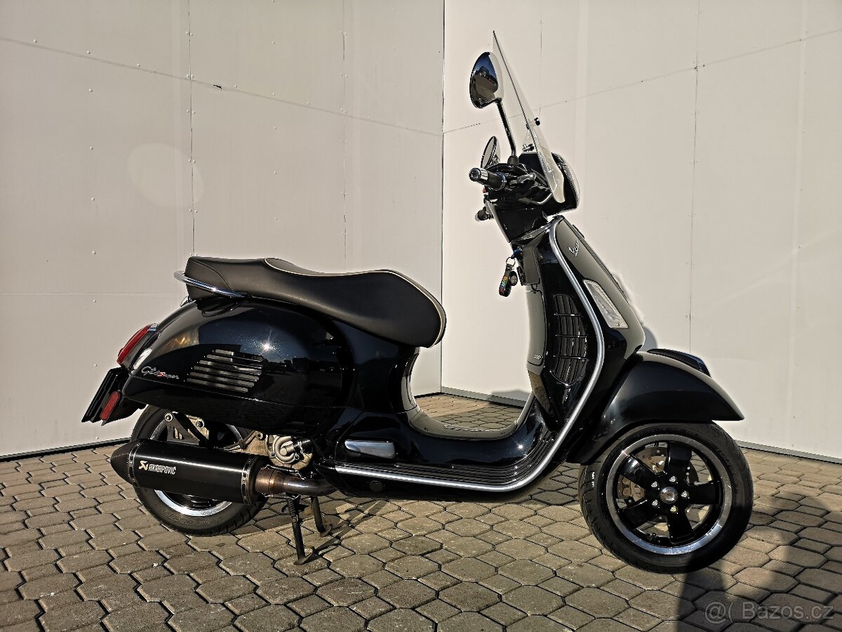 Vespa GTS 300 Super, r.v.2018, nová v ČR , najeto 7.441 km - 2