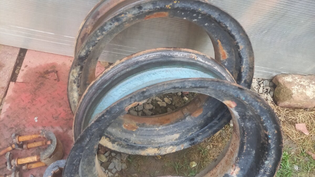 Zetor 25A-zadní kola - 2