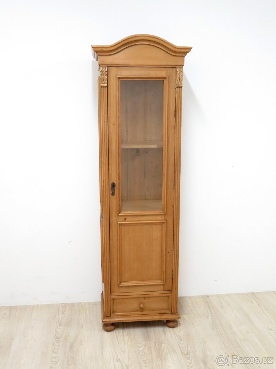 Krásná stará vitrína - 2