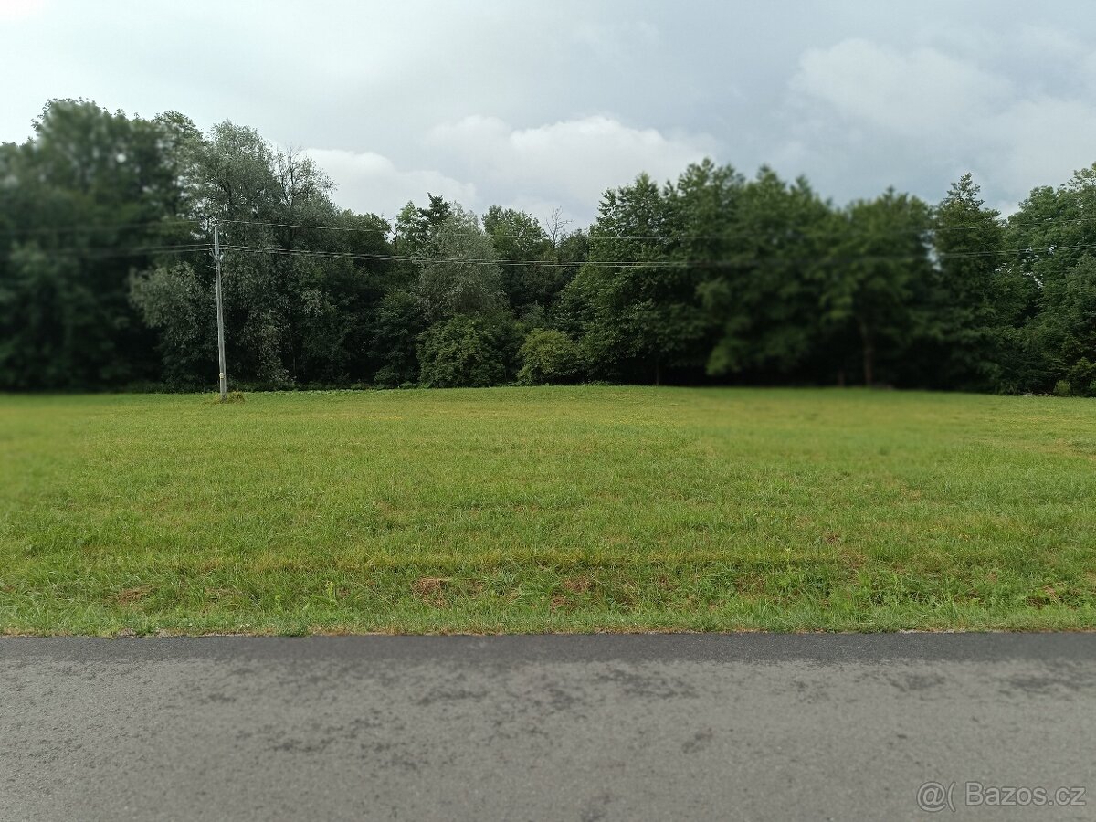 Soubor pozemků v obci Lopeník - 2
