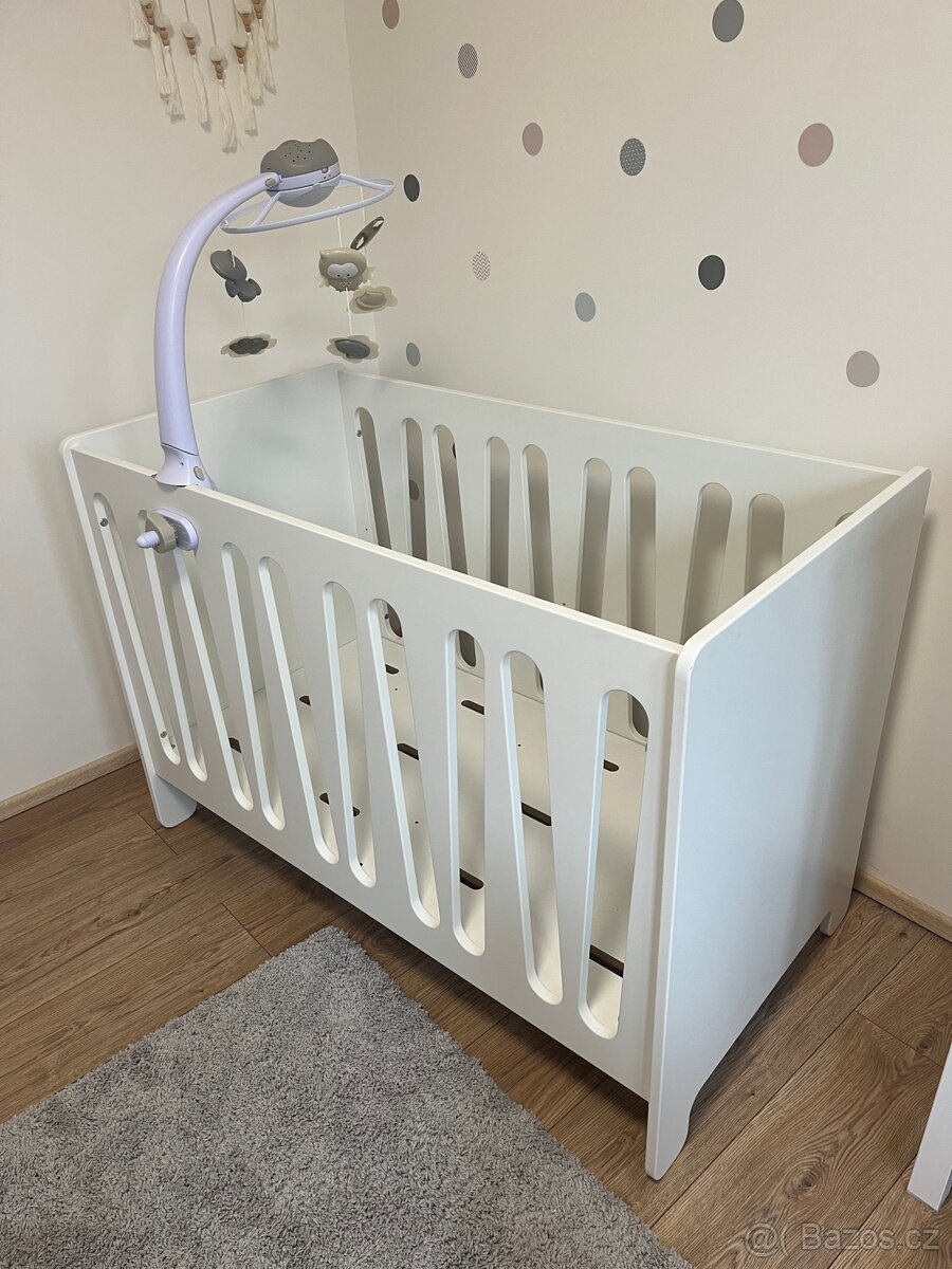 Dětská postýlka s matrací a kolotočem - 2