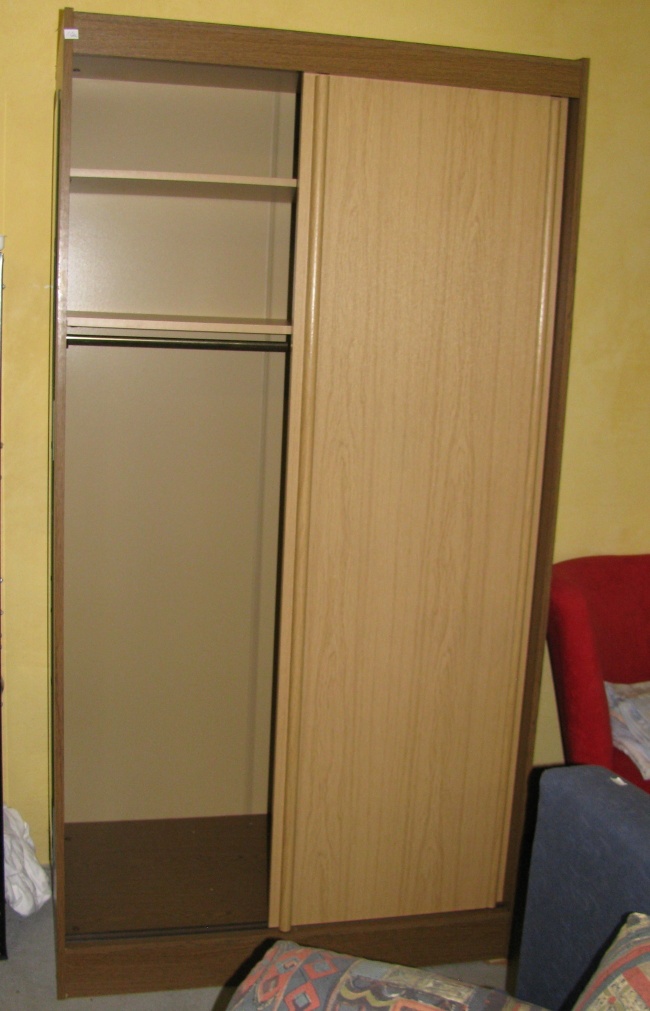 Šatní skříň s posuvnými dveřmi - 2