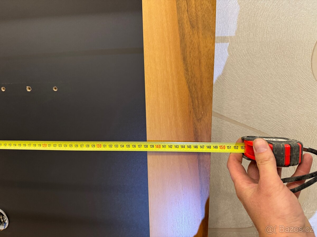 Dřevěný rám / skříňka pro TV - 2