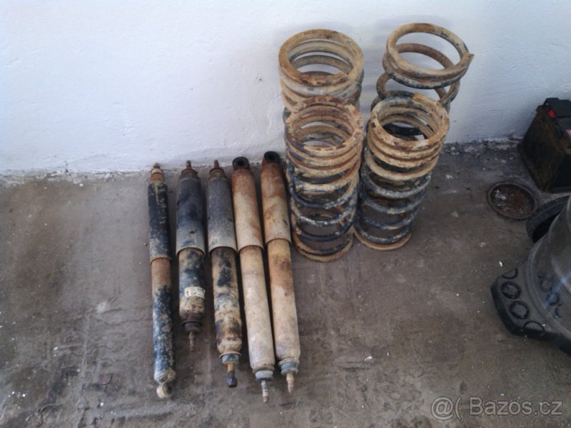 LR Defender - podvozek - 2