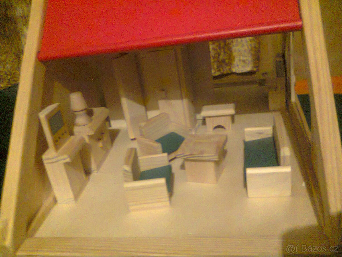 Dřevěný domeček pro panenky - 2