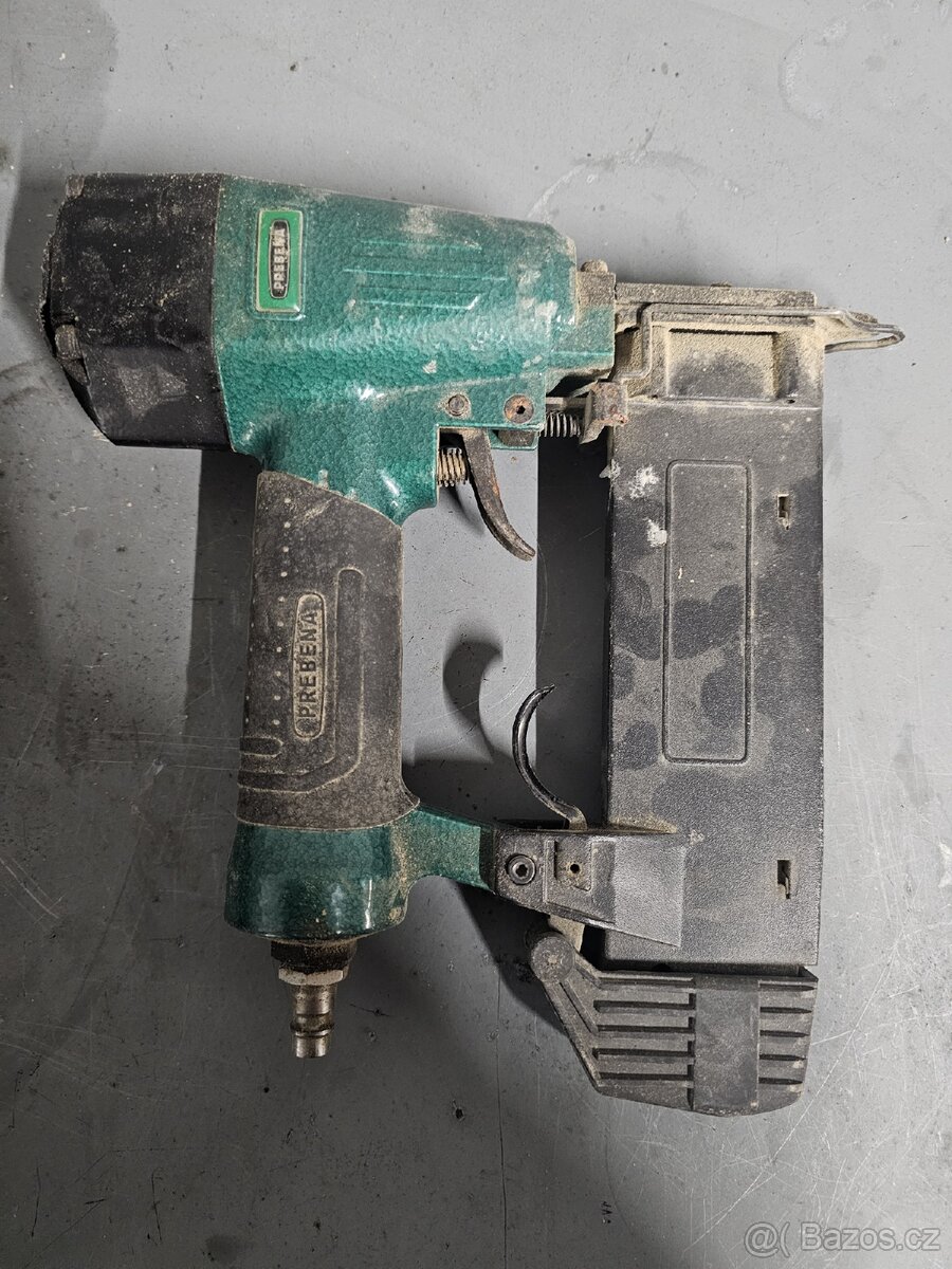 Hřebíkovačka pneumatická - 2