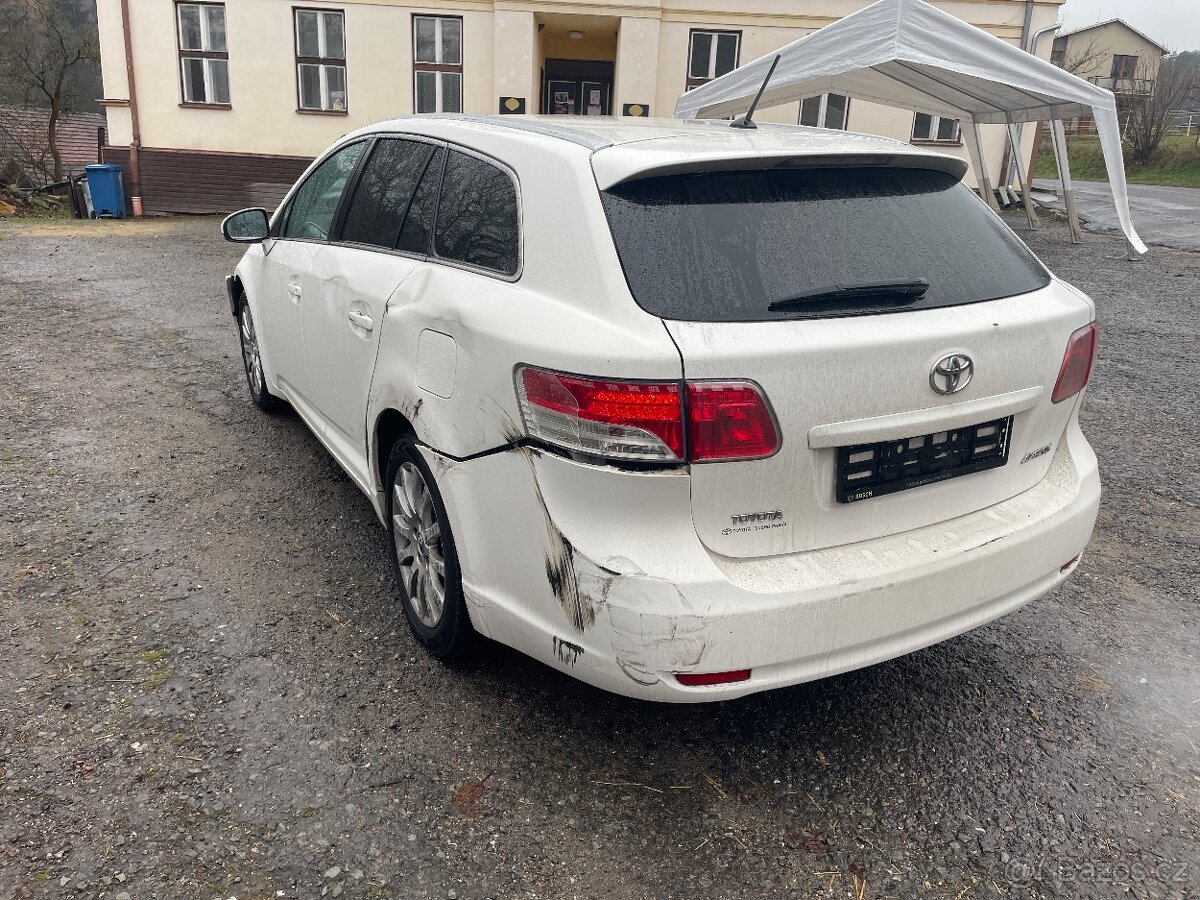 toyota Avensis combi---T27-2011--náhradní díly - 2