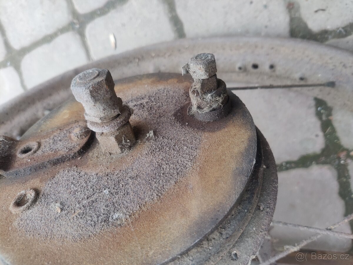 Stará kola na motorku - 2