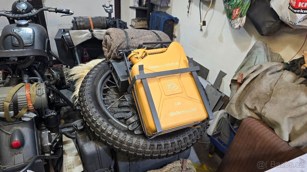 Wehrmacht koš + uchycení pro kanystr 10l - 2