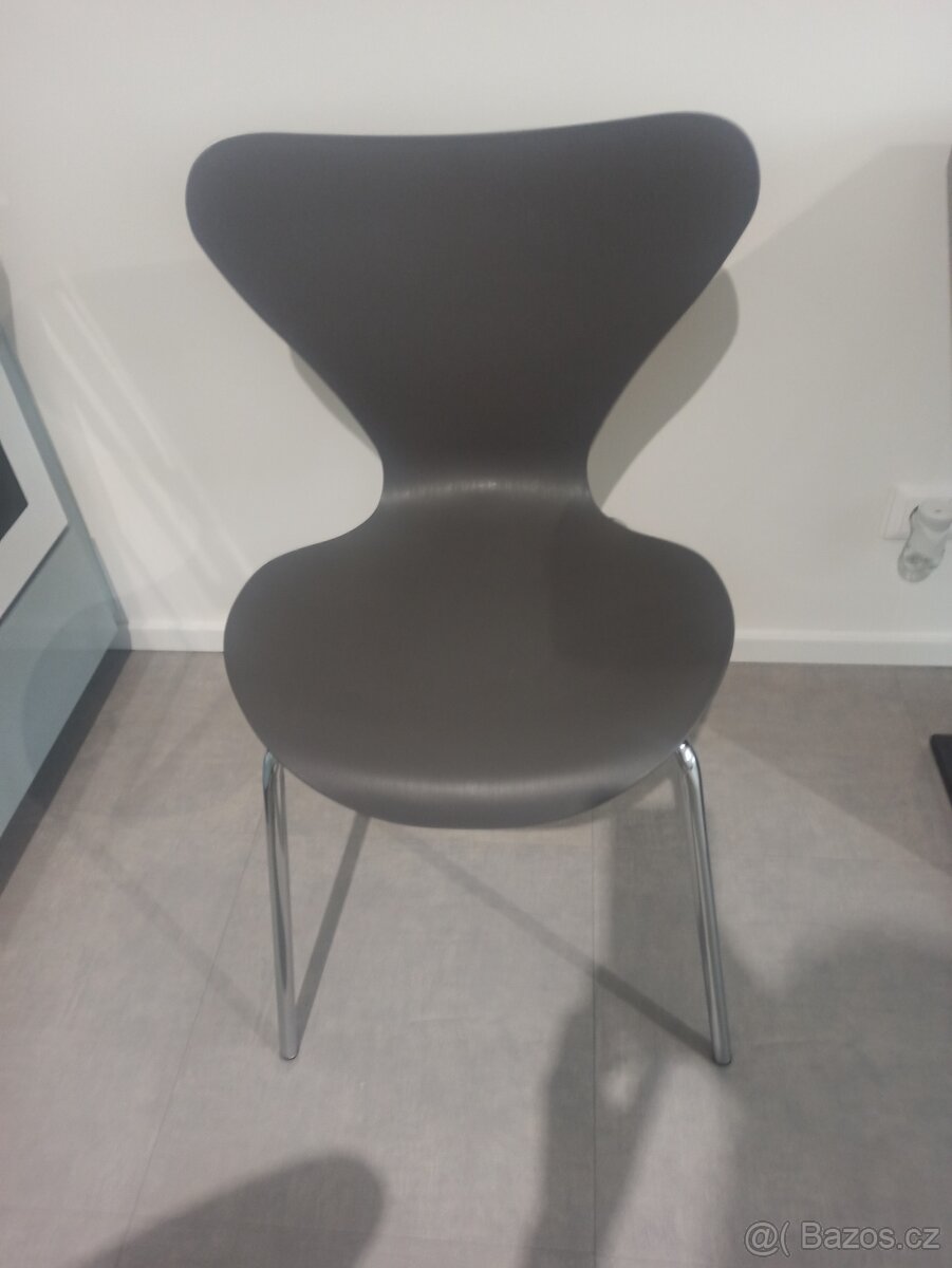 Stůl a židle - 2