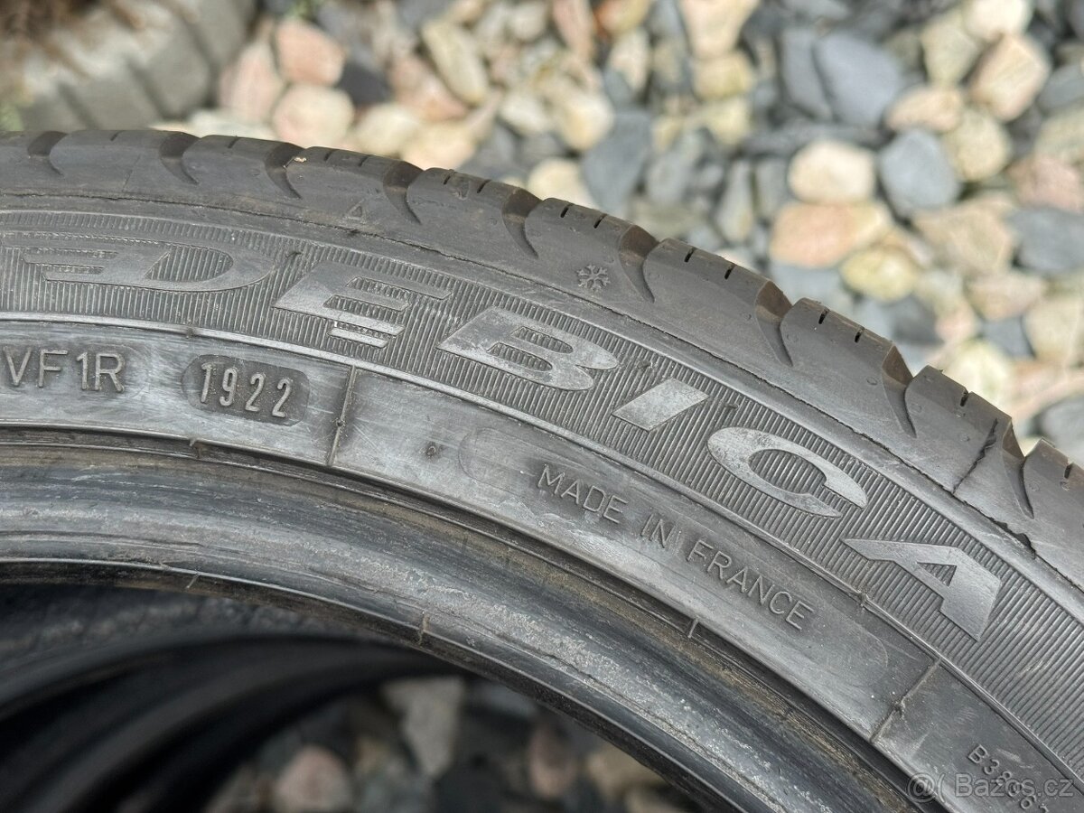 225/45 R17 - 2