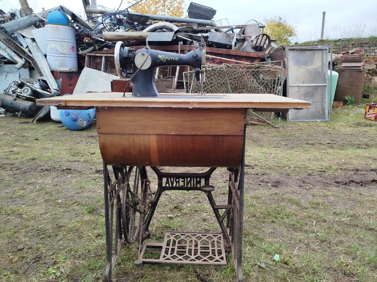 Šlapací šicí stroj Minerva - 2