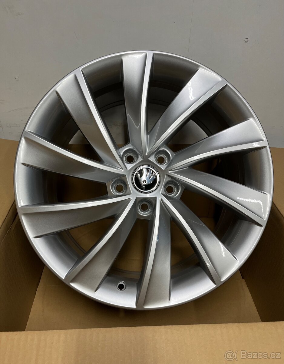 Škoda Superb R18 Originální nová sada - 2