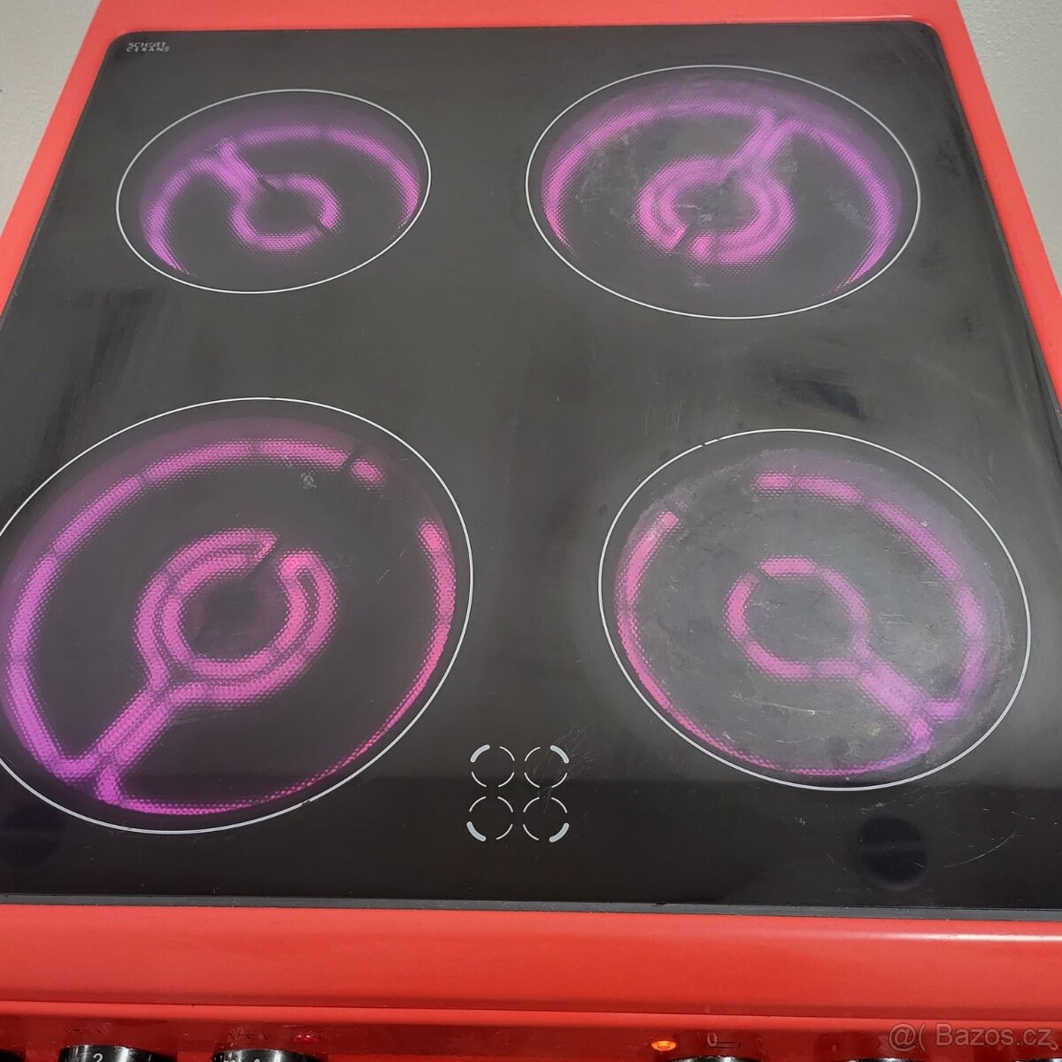 ČERVENÝ sklokeramický sporák Amica - 2