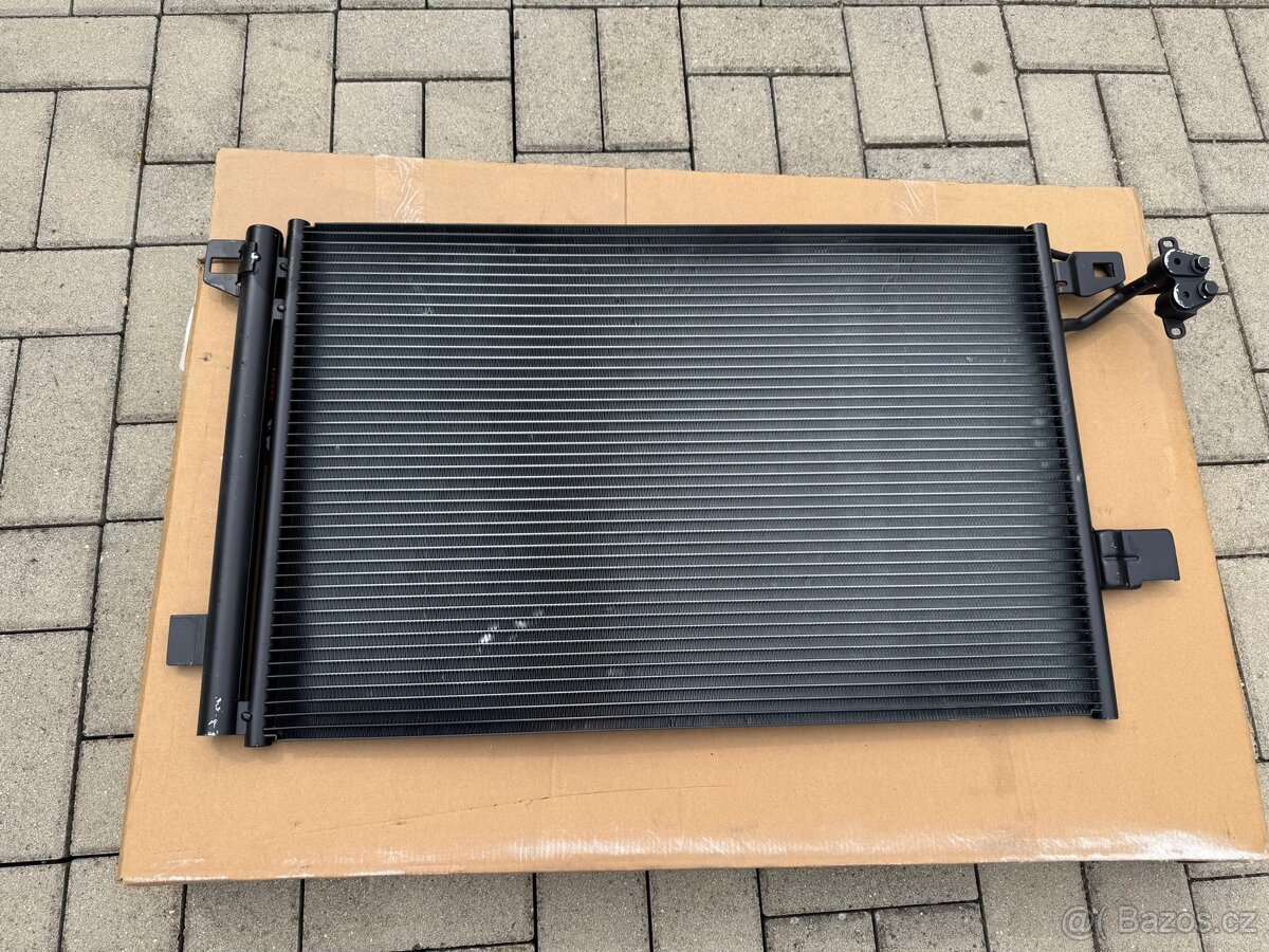 Prodám chladič klimatizace vw t5 t6 - 2