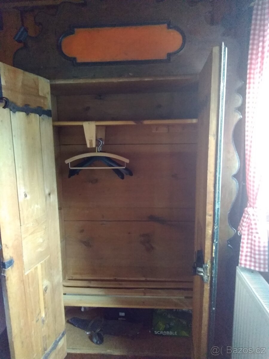 Šatní skříň - 2