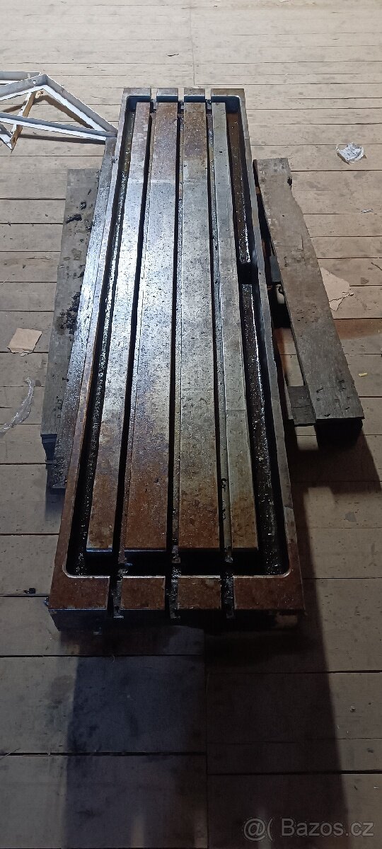 Přesný litinový stůl s T drážkami - 2