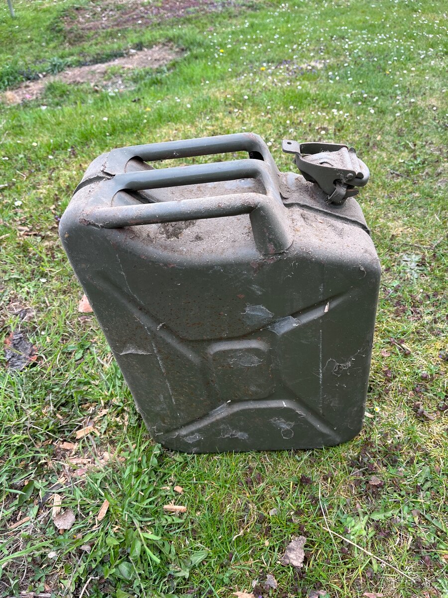 Plechový kanystr - 2
