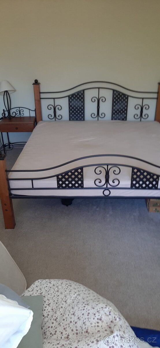 Luxusní kovová postel - 2
