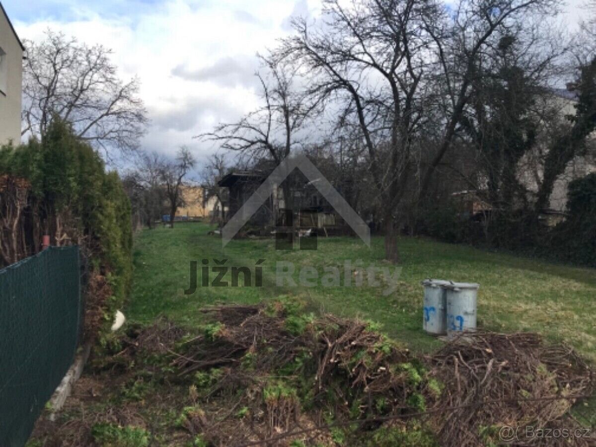 Stavební parcela 981 m2 na Včelné - 2