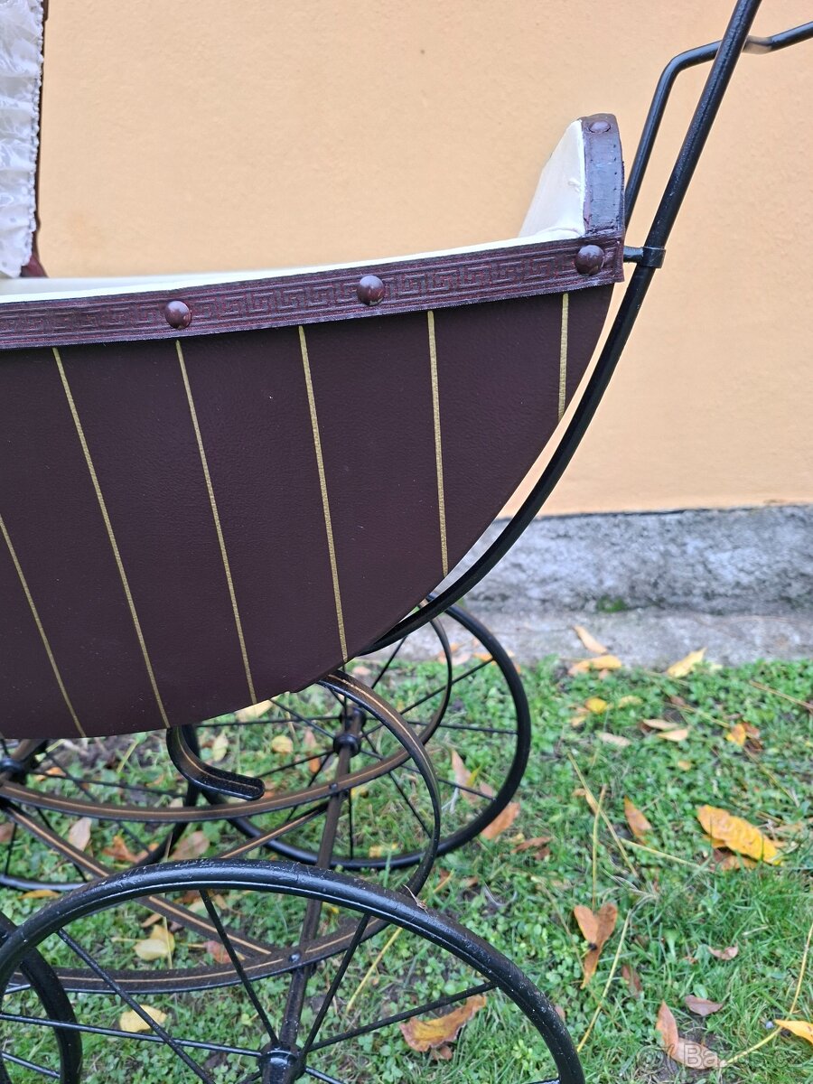 Starožitný kočárek pro panenky č. 637 - 2