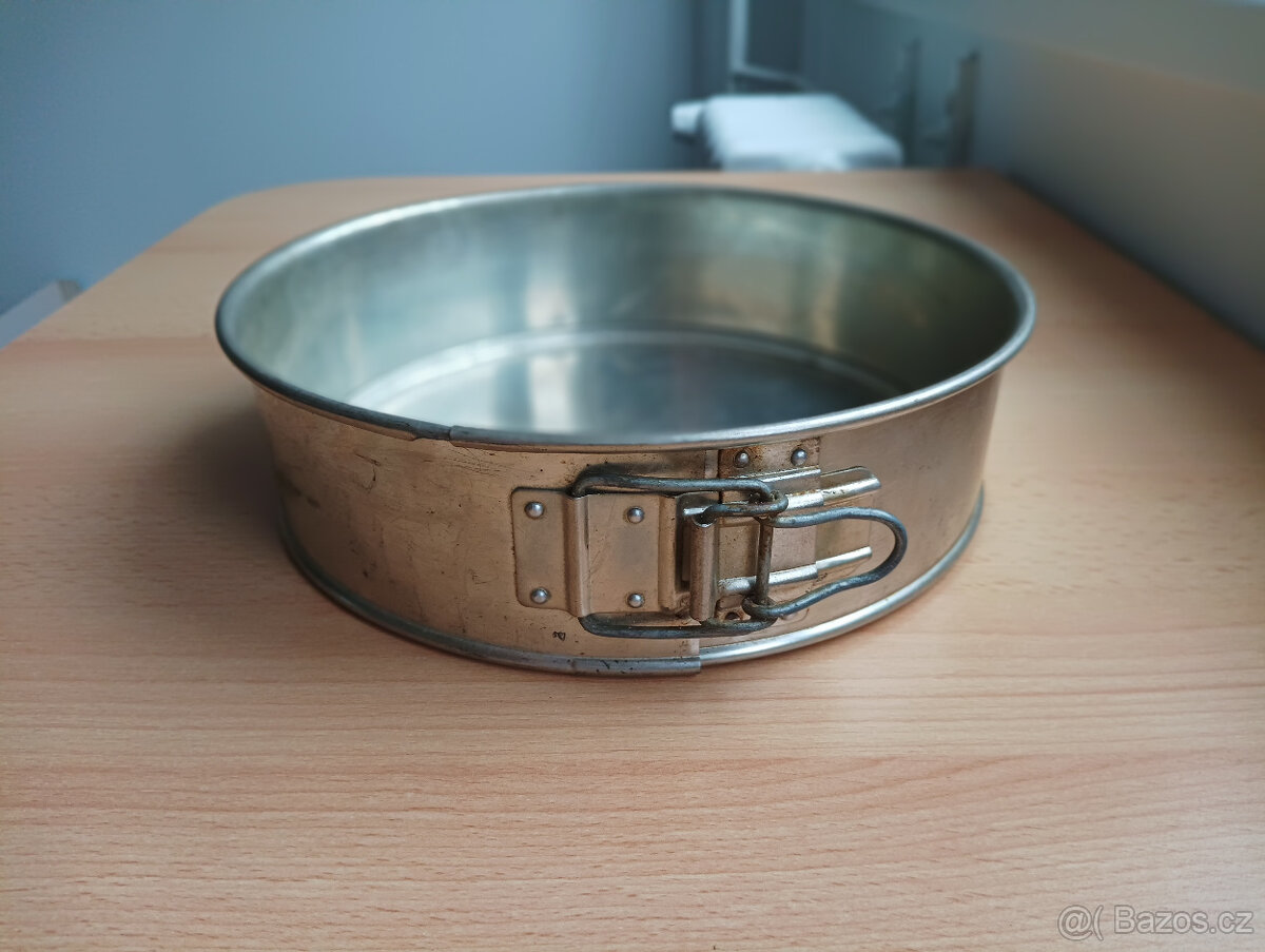 Retro rozkládací kovová forma na dort - Made in ČSSR - 2
