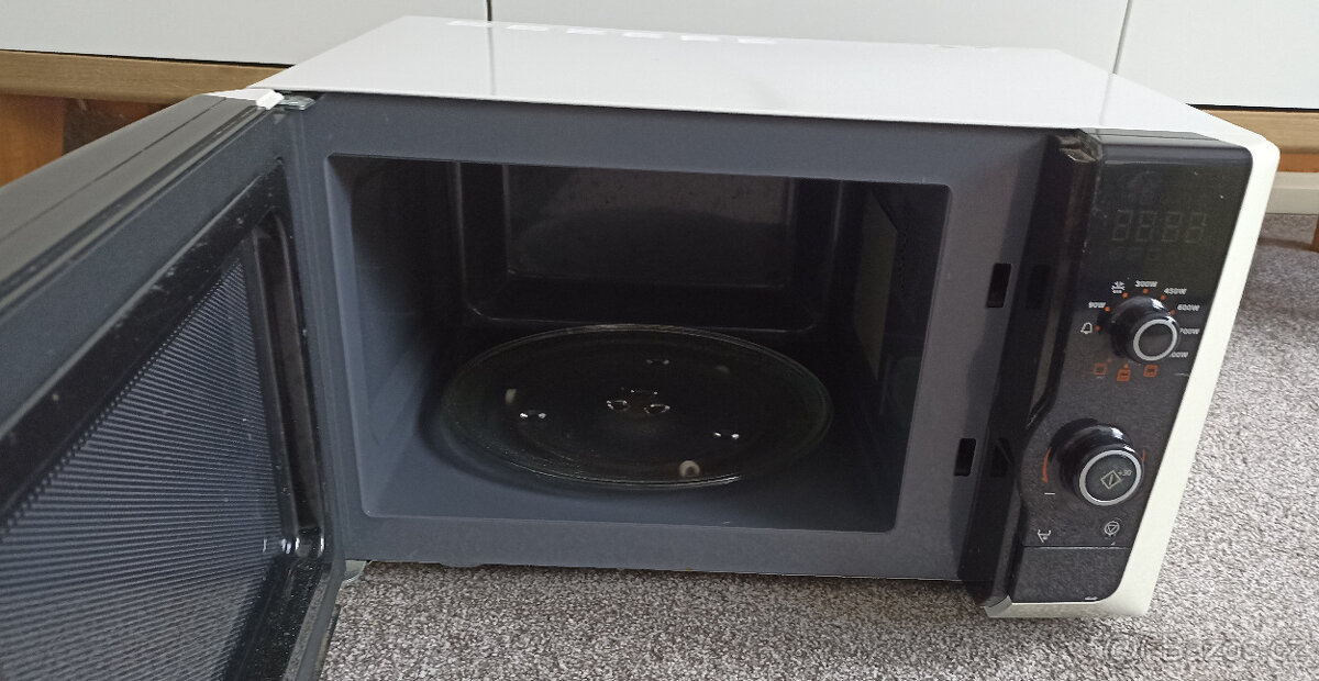 Plně funkční mikrovlnná trouba Electrolux s grilem - 2