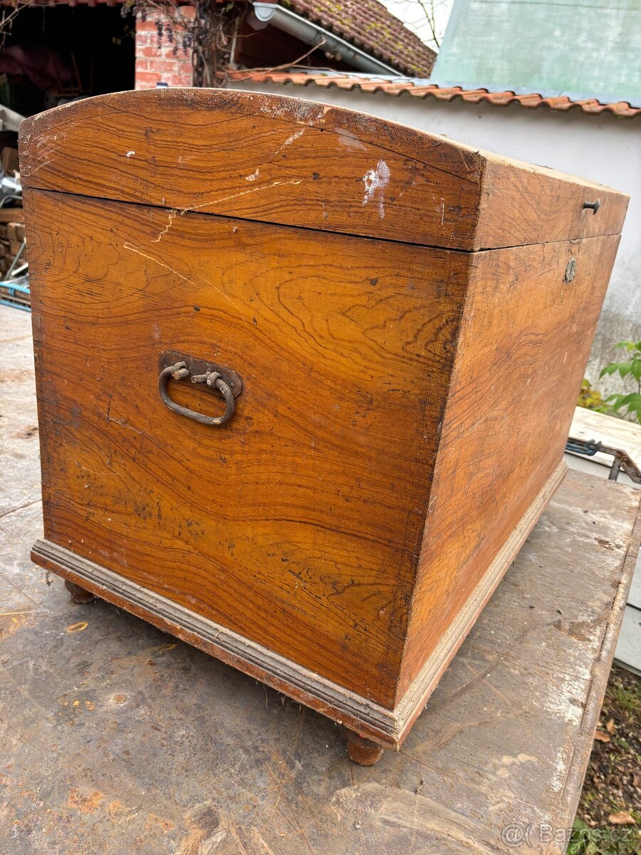 Velka dřevěná truhla - 2