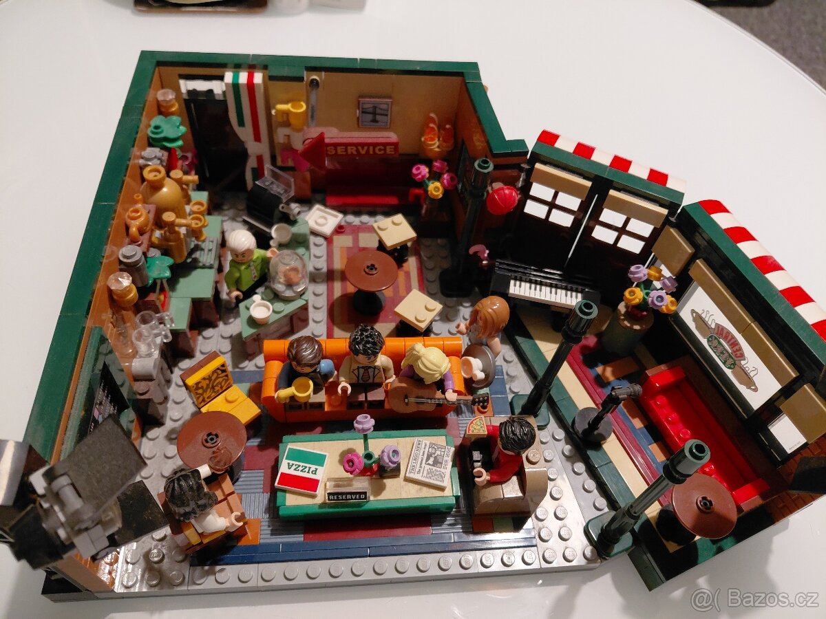 Lego Ideas F.R.I.E.N.D.S 21319 - 2