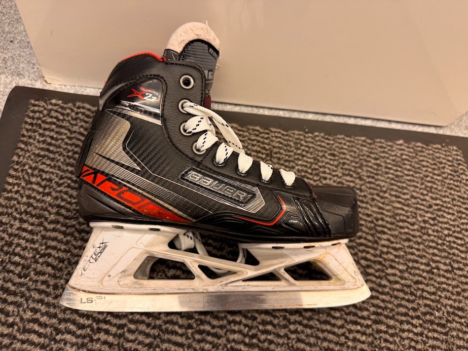 BRANKÁŘSKÉ BRUSLE BAUER VAPOR X27,vel. 38/4,5 EE - 2