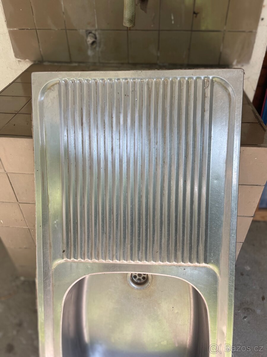 Dřezy nerez s odkapávací plochou a pracovní desku - 2