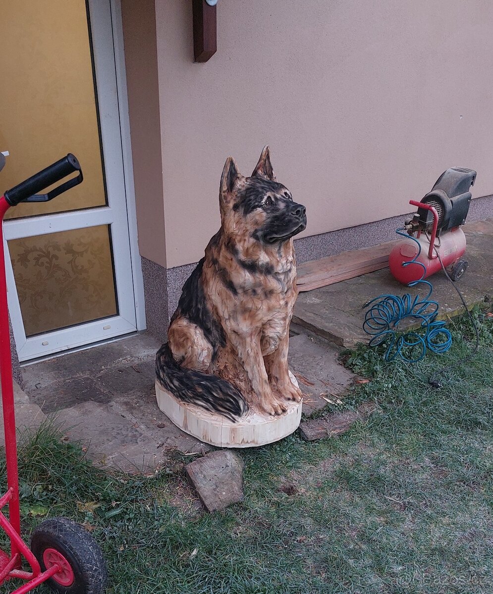 Nemecký vlčák- dřevěná socha - 2