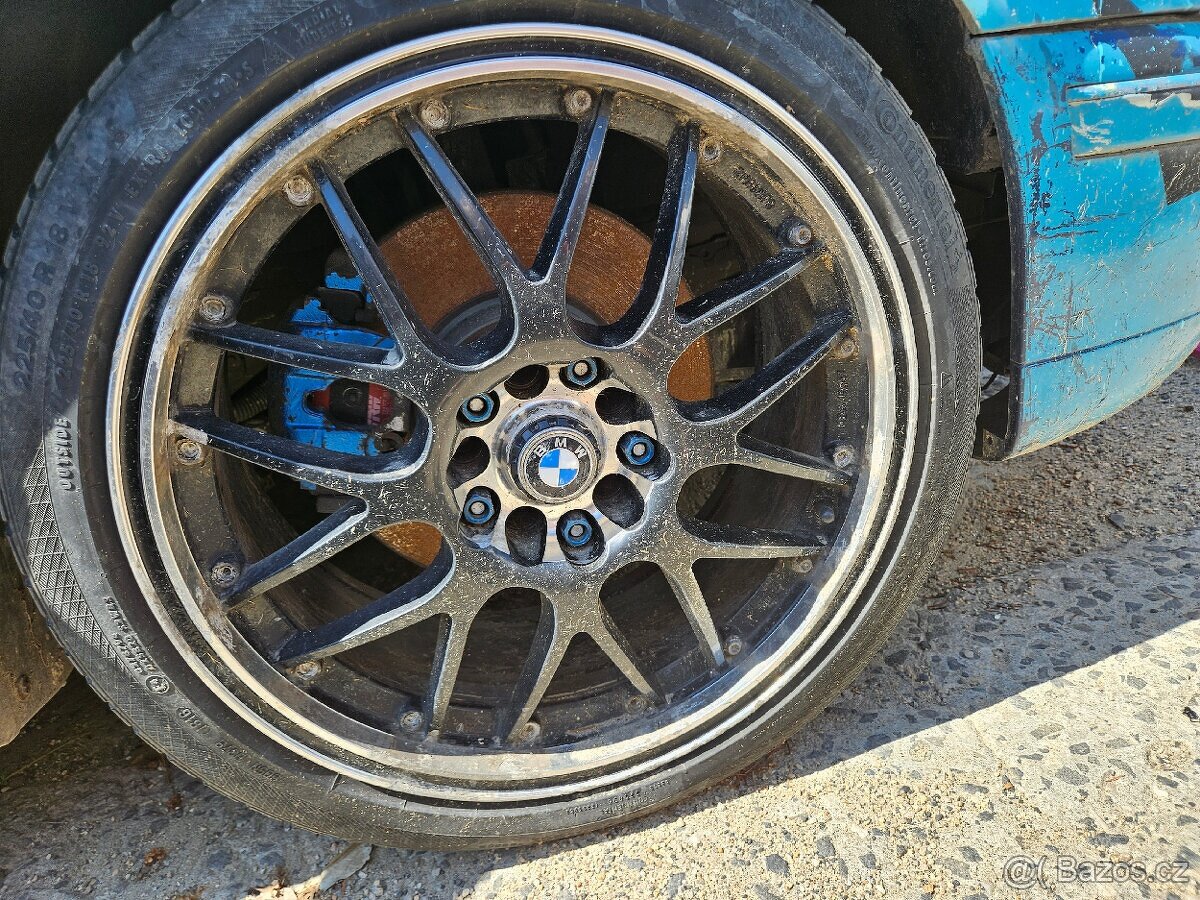 Krásná kola R18 s chromovým límcem BMW E46 E90 E87 atd. - 2