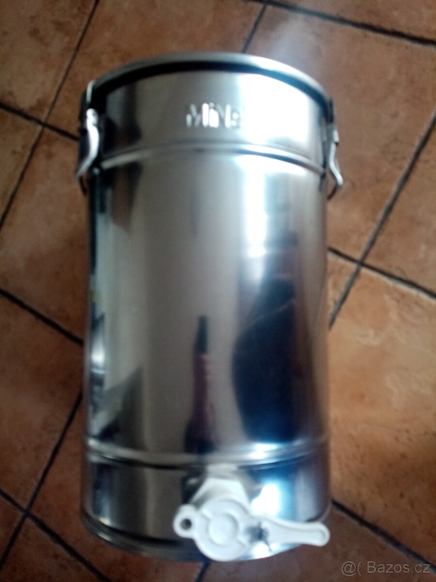 Stáčecí nádoba na med - 2