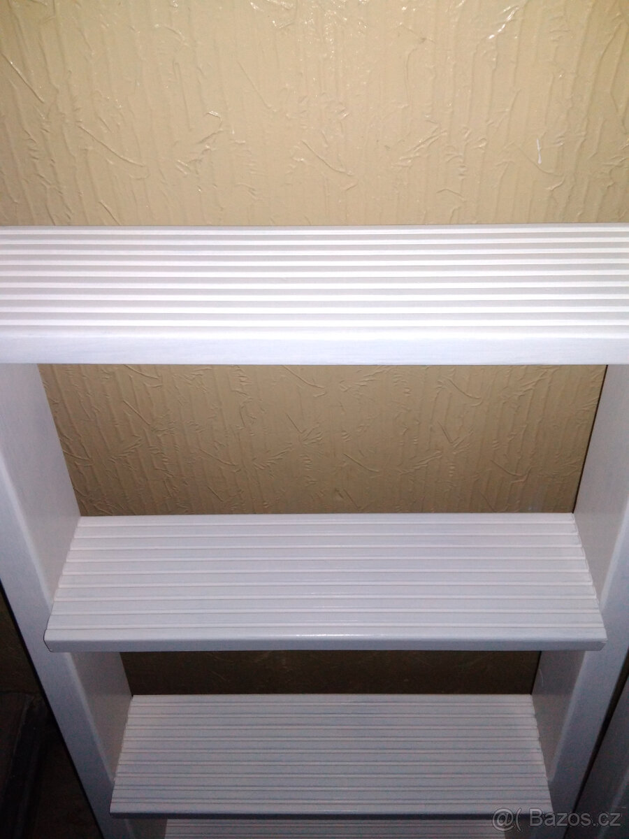 Schůdky ze dřeva o 6 příčkách - 2