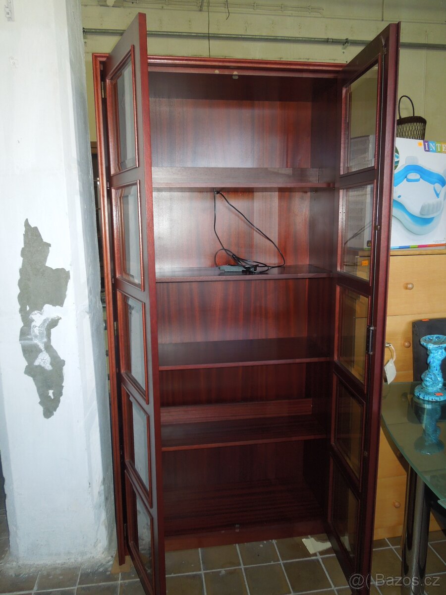 prosklený skleník mahagon - 2