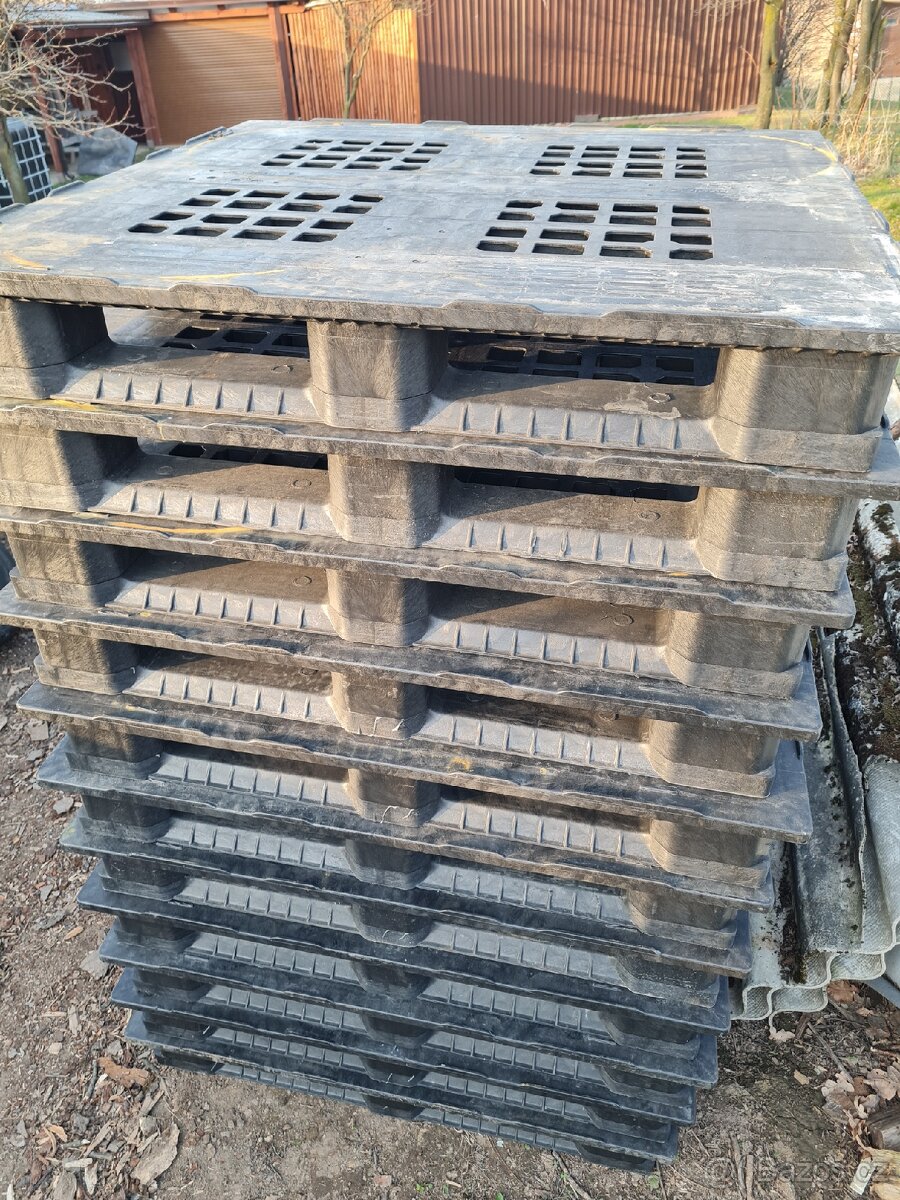 Plastové palety 2000kg - 2