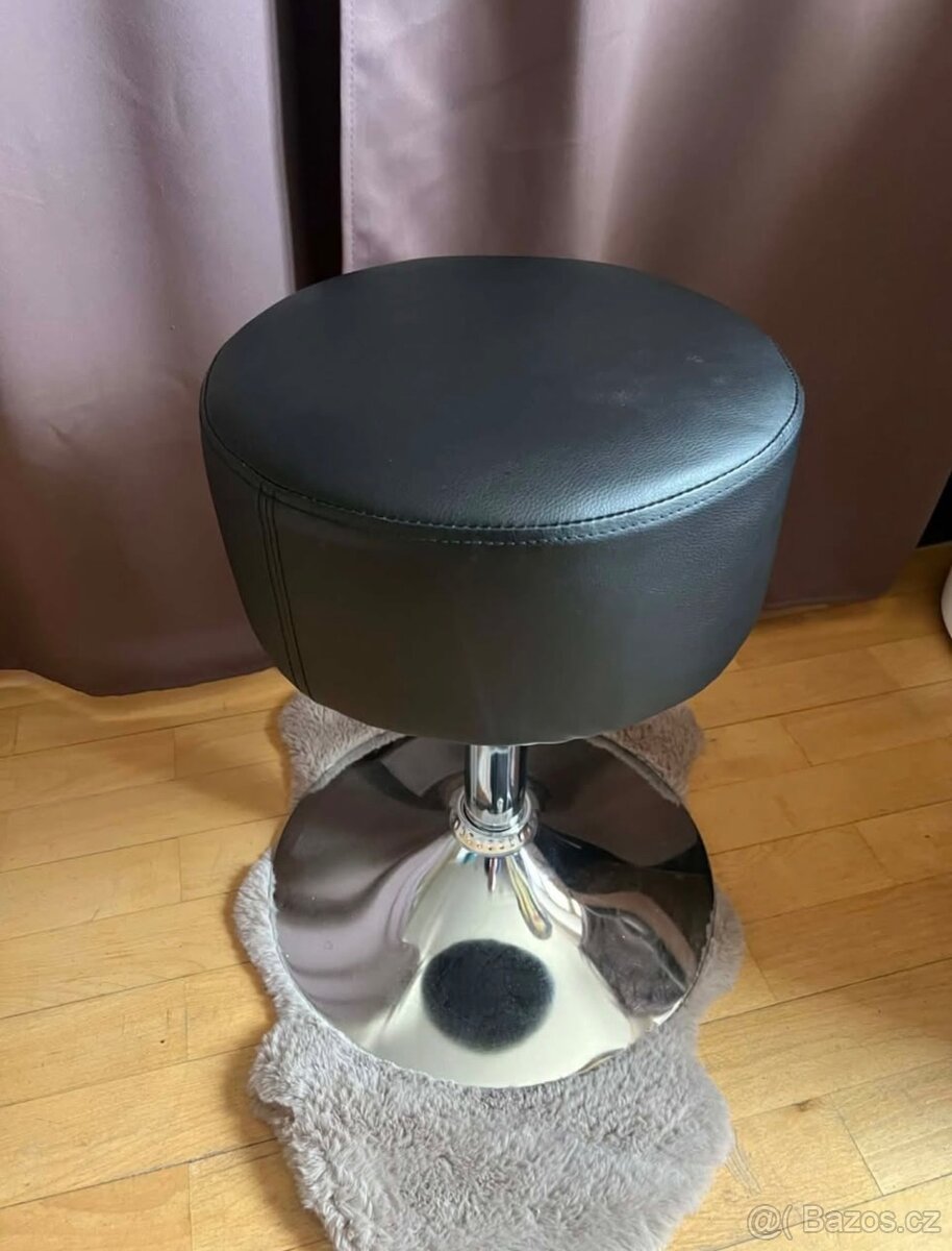 Kosmetický stolek - 2