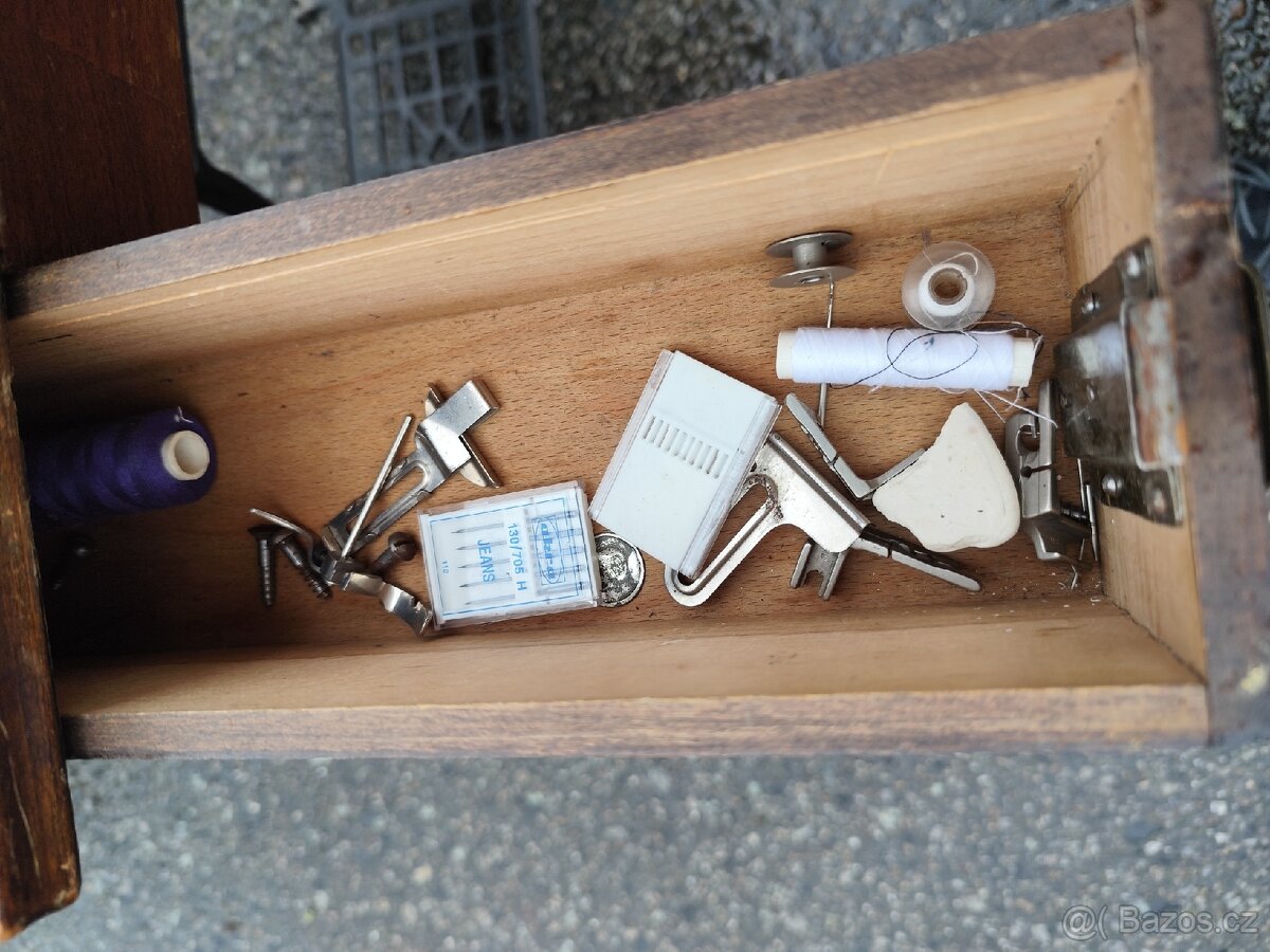 Starožitný šicí stroj VLASTA - 2